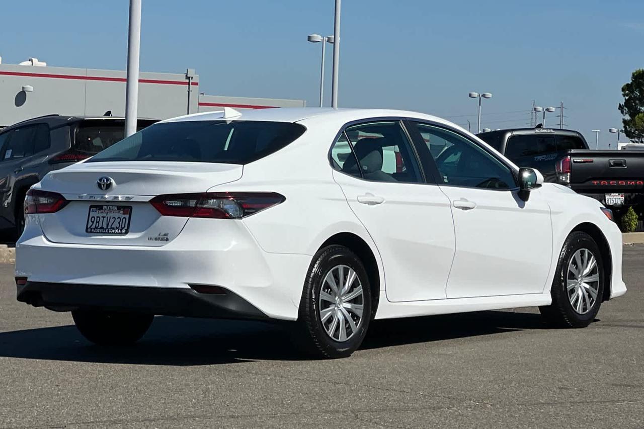 2022 Toyota Camry Hybrid LE