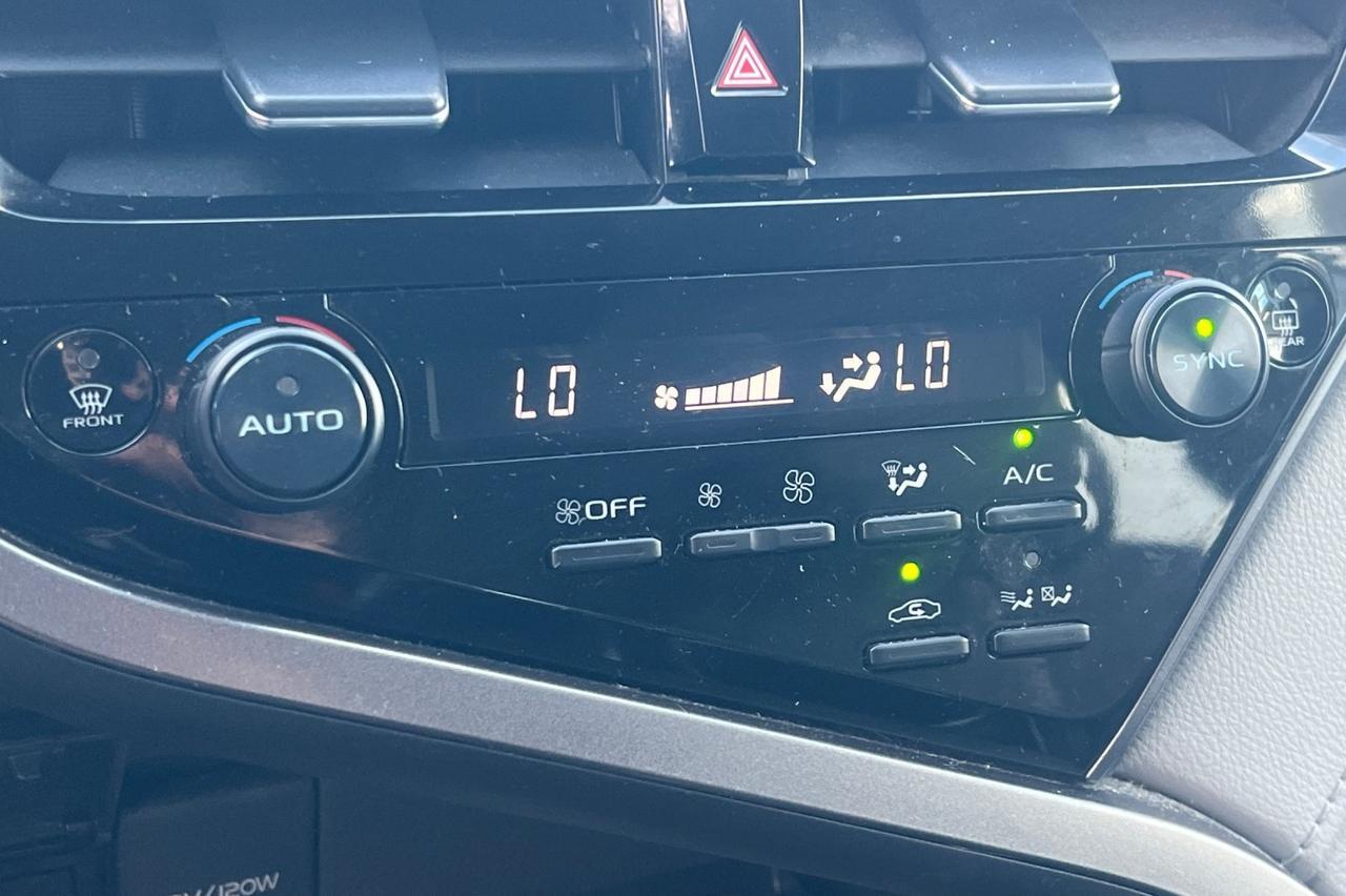 2022 Toyota Camry Hybrid LE Ontario OR