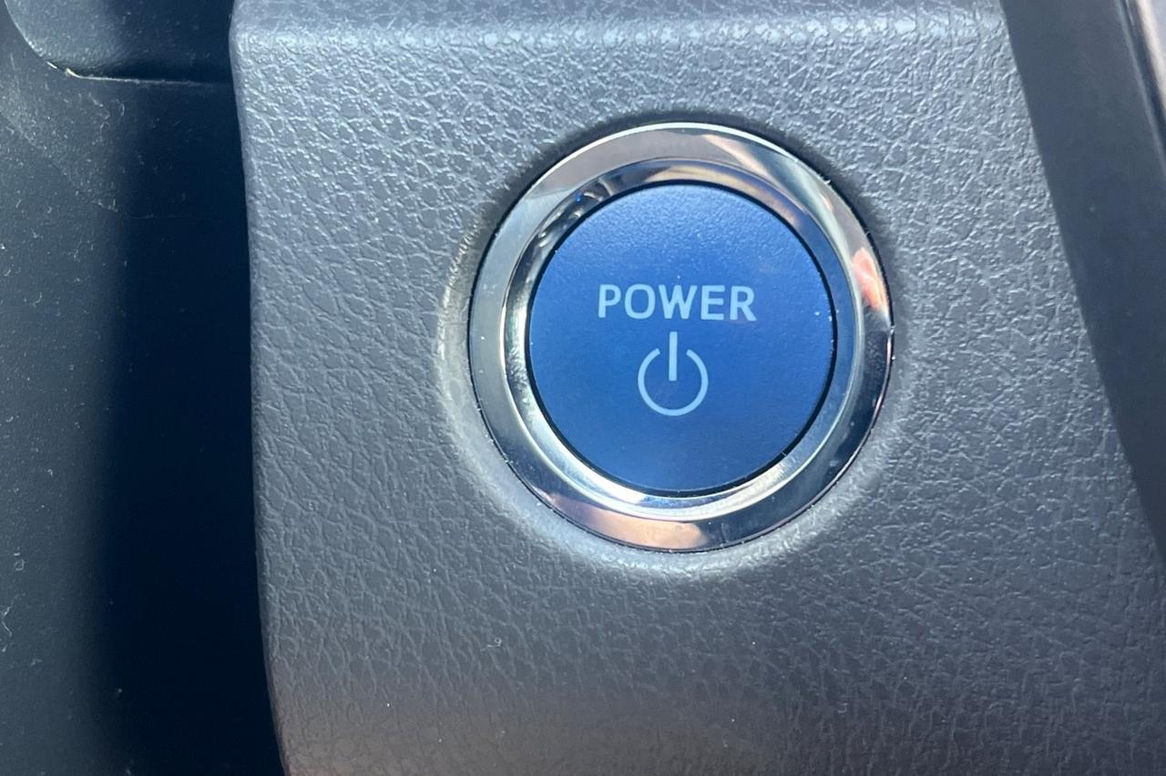 2022 Toyota Camry Hybrid LE Ontario OR