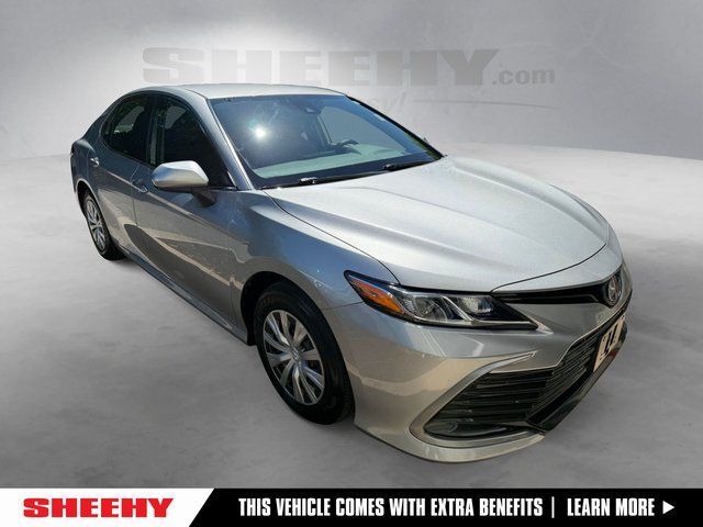 2022 Toyota Camry Hybrid LE