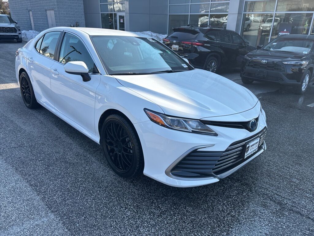 2022 Toyota Camry Hybrid LE