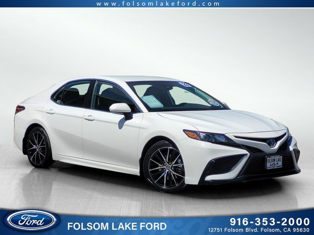 2022 Toyota Camry Hybrid SE