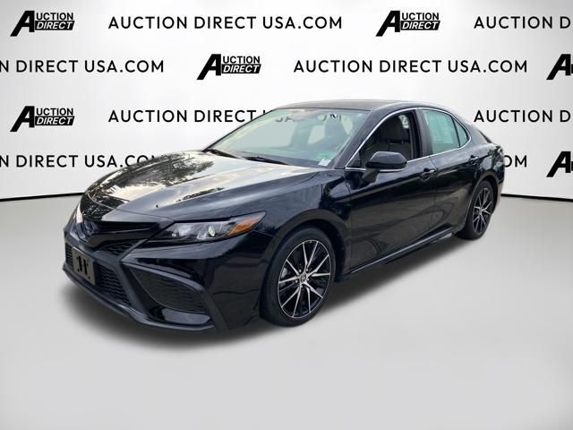 2022 Toyota Camry Hybrid SE