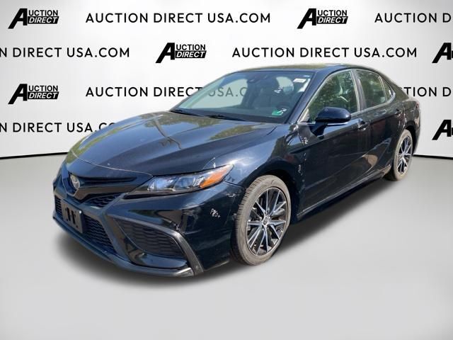 2022 Toyota Camry Hybrid SE