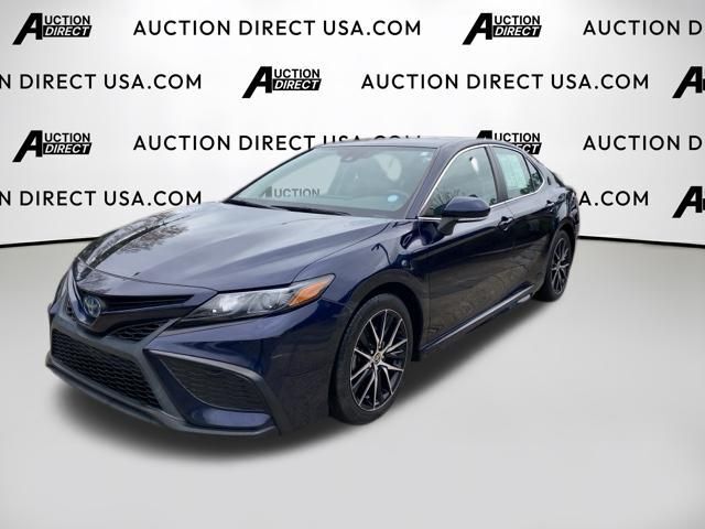 2022 Toyota Camry Hybrid SE