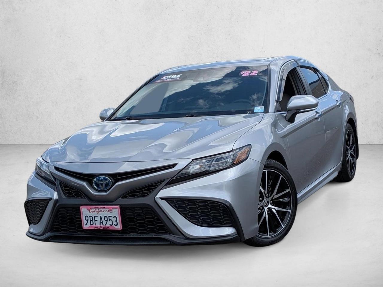 2022 Toyota Camry Hybrid SE