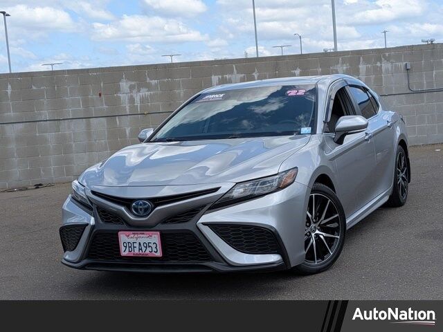 2022 Toyota Camry Hybrid SE