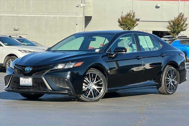 2022 Toyota Camry Hybrid SE