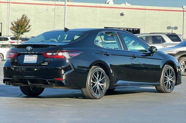 2022 Toyota Camry Hybrid SE
