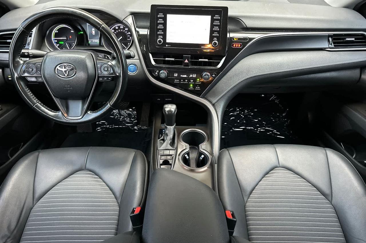 2022 Toyota Camry Hybrid SE
