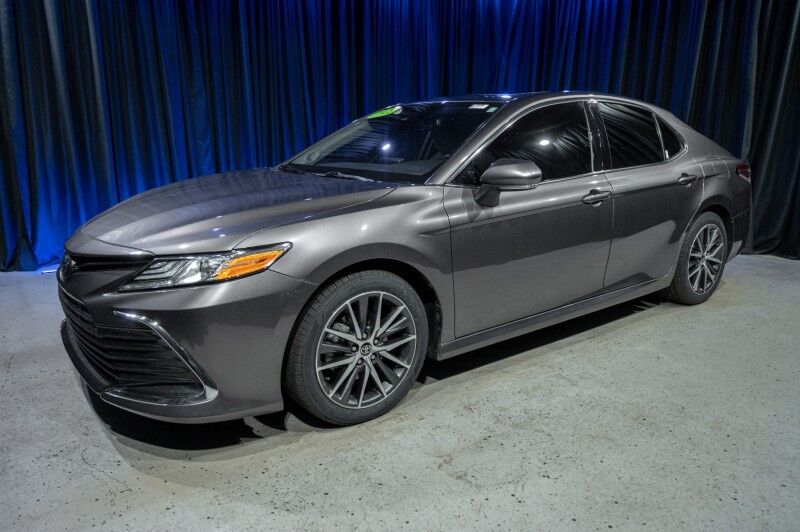 2022 Toyota Camry Hybrid XLE CVT Sedan