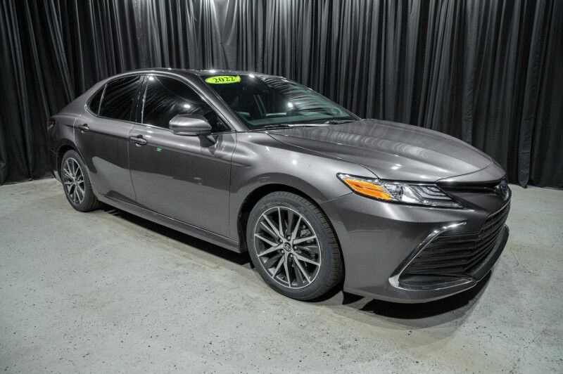 2022 Toyota Camry Hybrid XLE CVT Sedan