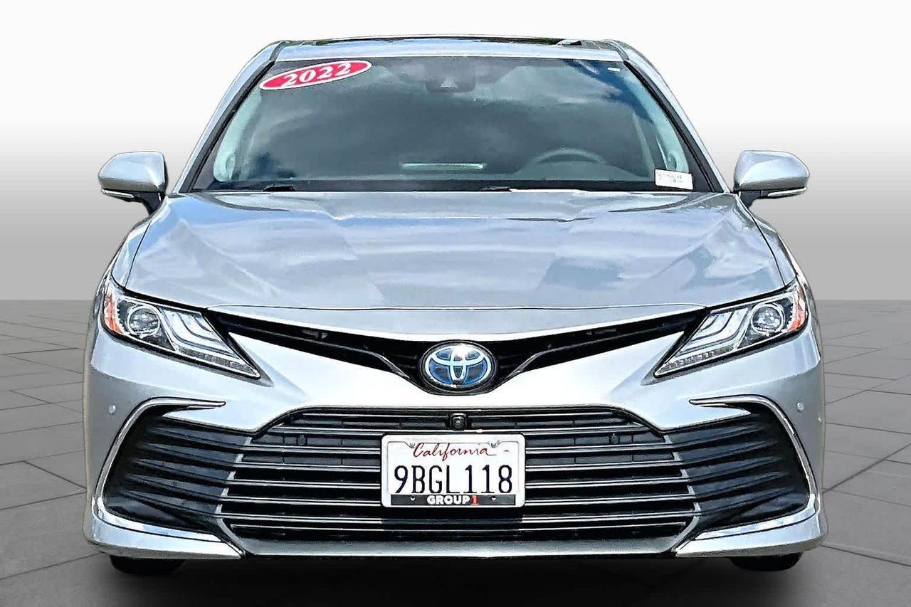2022 Toyota Camry Hybrid XLE