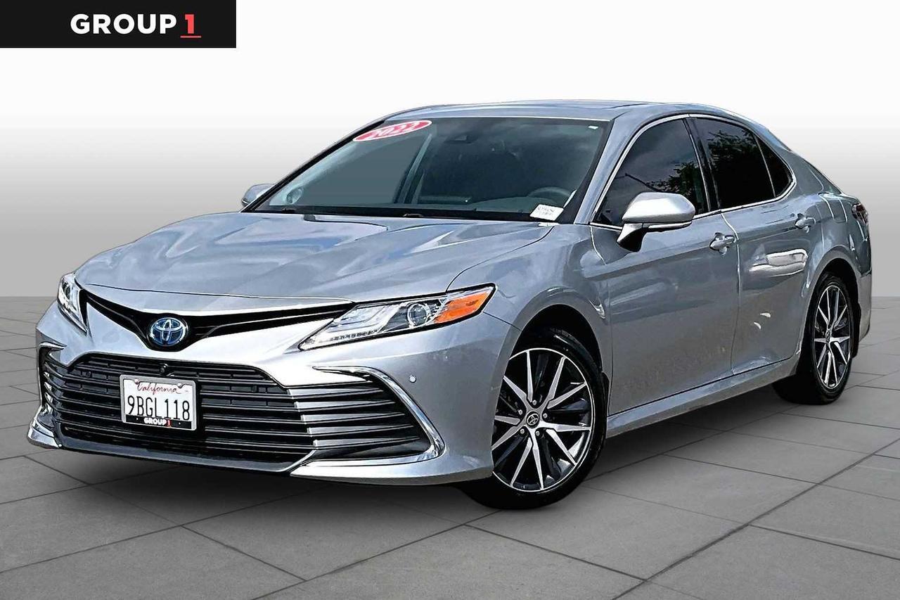 2022 Toyota Camry Hybrid XLE
