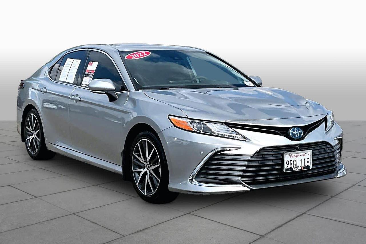 2022 Toyota Camry Hybrid XLE