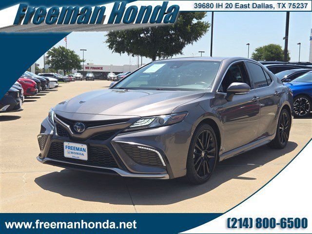 2022 Toyota Camry Hybrid