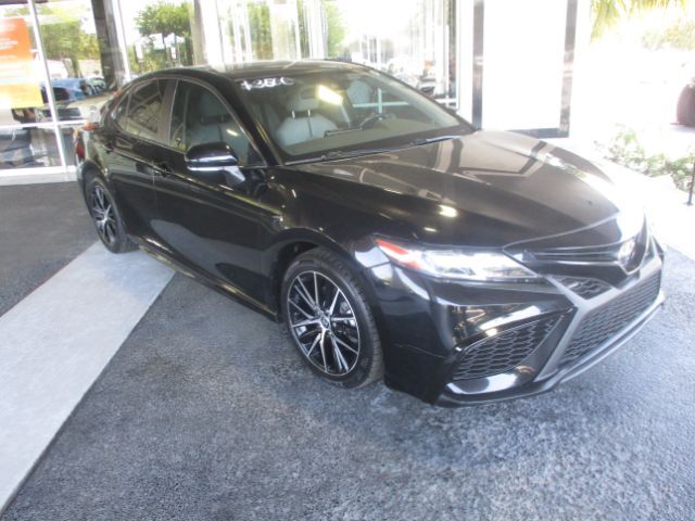 2022 Toyota Camry SE | SE Nightshade Edition