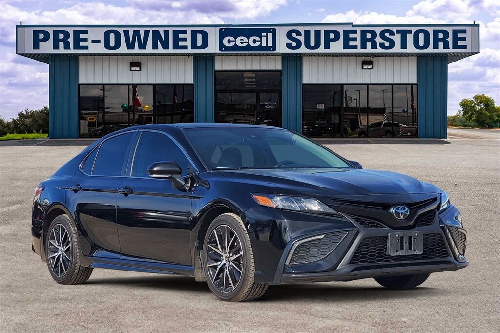 2022 Toyota Camry SE