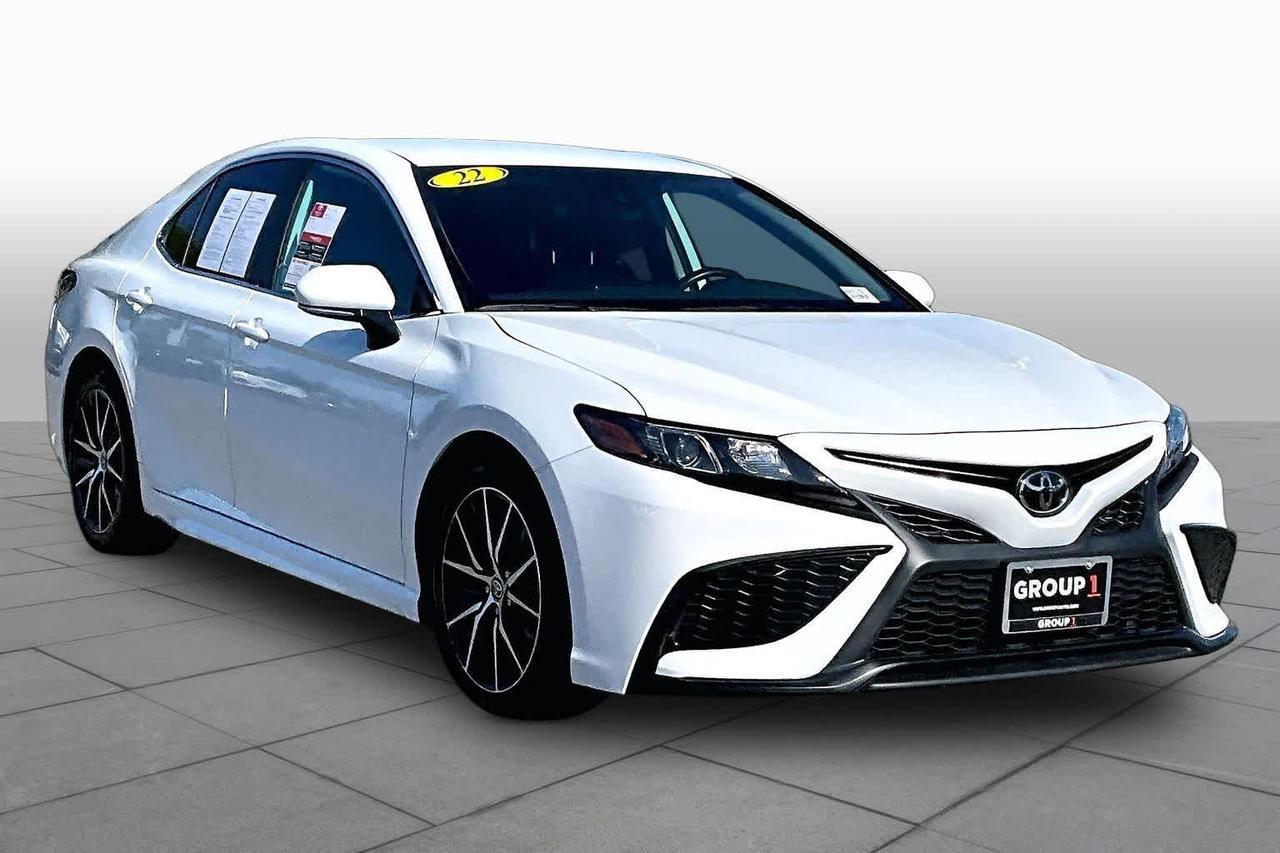 2022 Toyota Camry SE