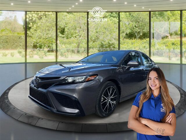 2022 Toyota Camry SE 70,483 mi.