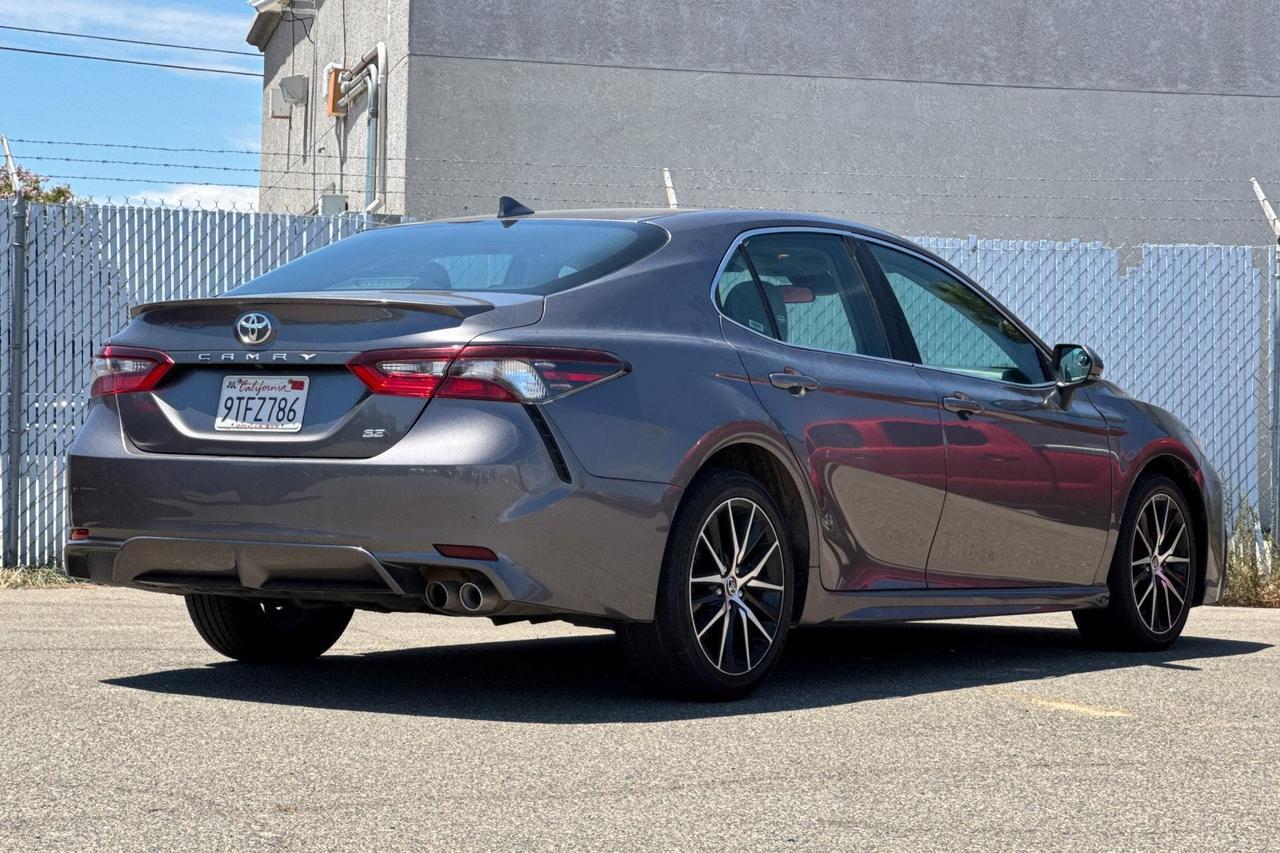 2022 Toyota Camry SE
