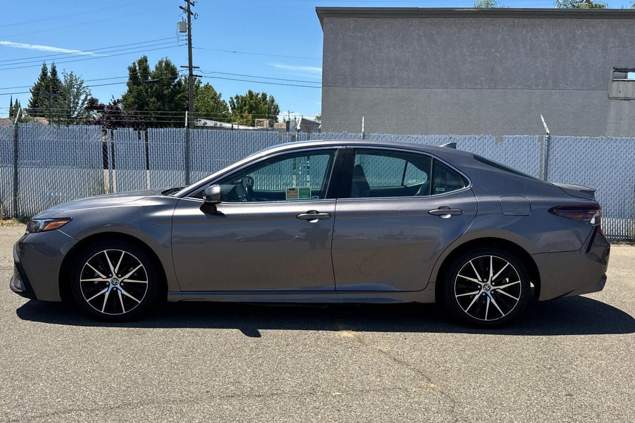 2022 Toyota Camry SE