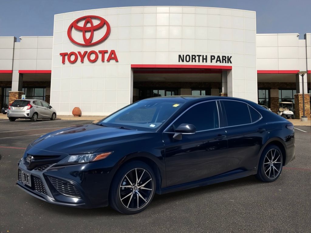 2022 Toyota Camry SE