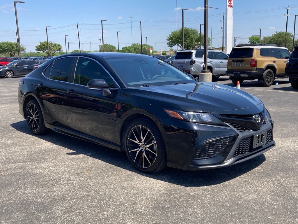 2022 Toyota Camry SE