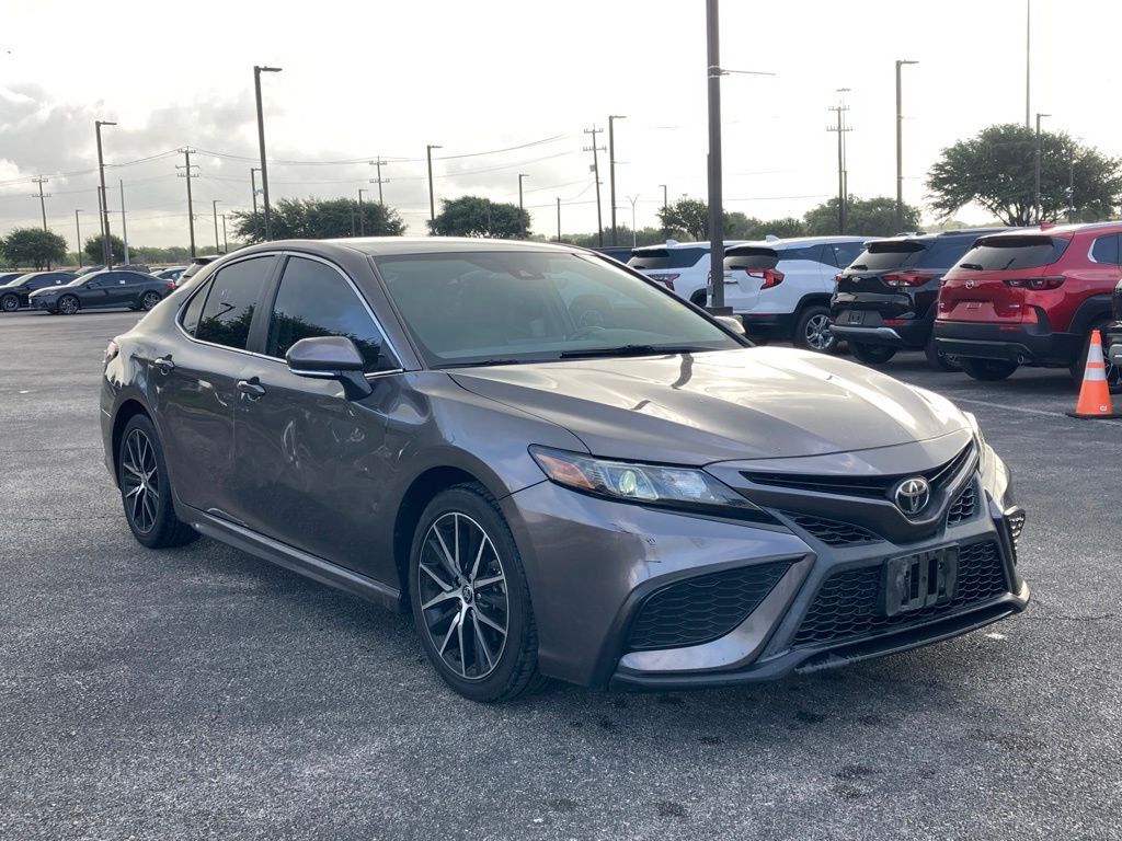 2022 Toyota Camry SE