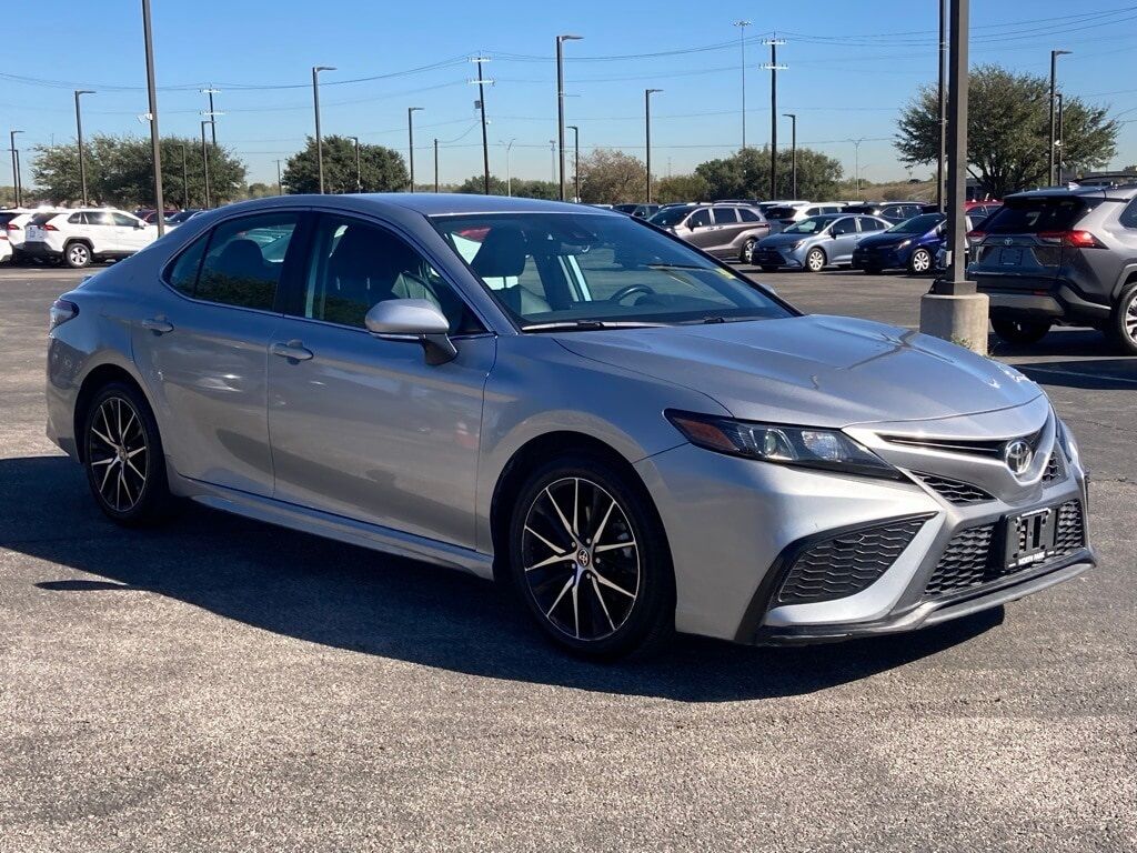 2022 Toyota Camry SE