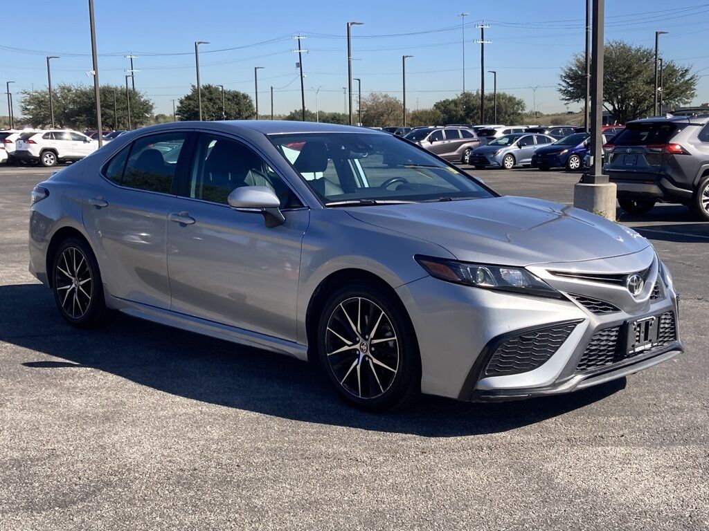 2022 Toyota Camry SE