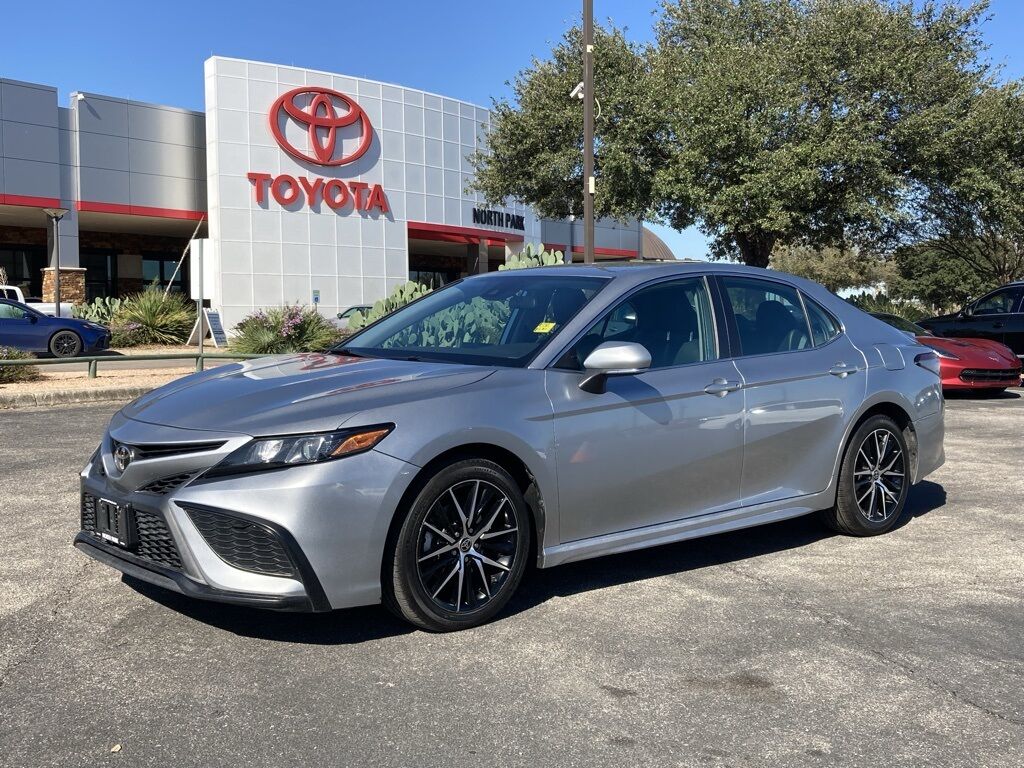 2022 Toyota Camry SE