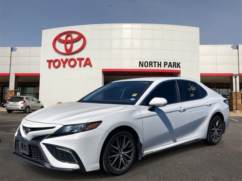 2022 Toyota Camry SE
