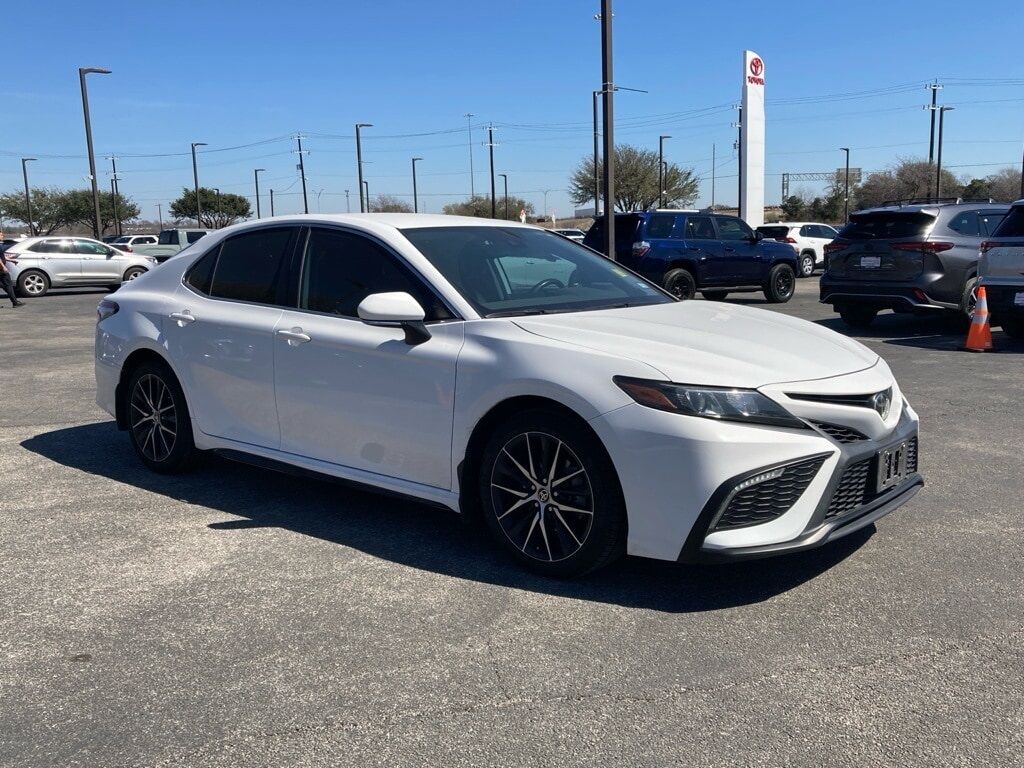 2022 Toyota Camry SE