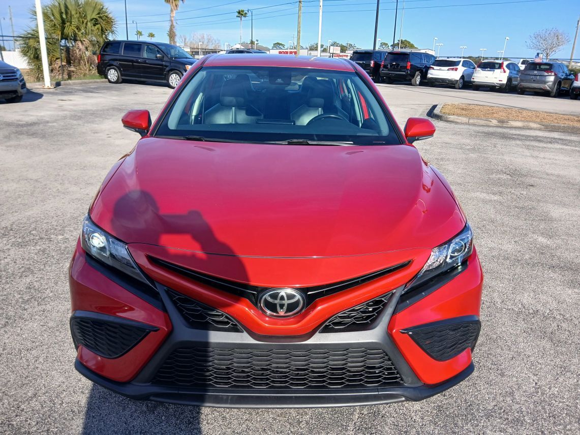 2022 Toyota Camry SE Sedan 4D