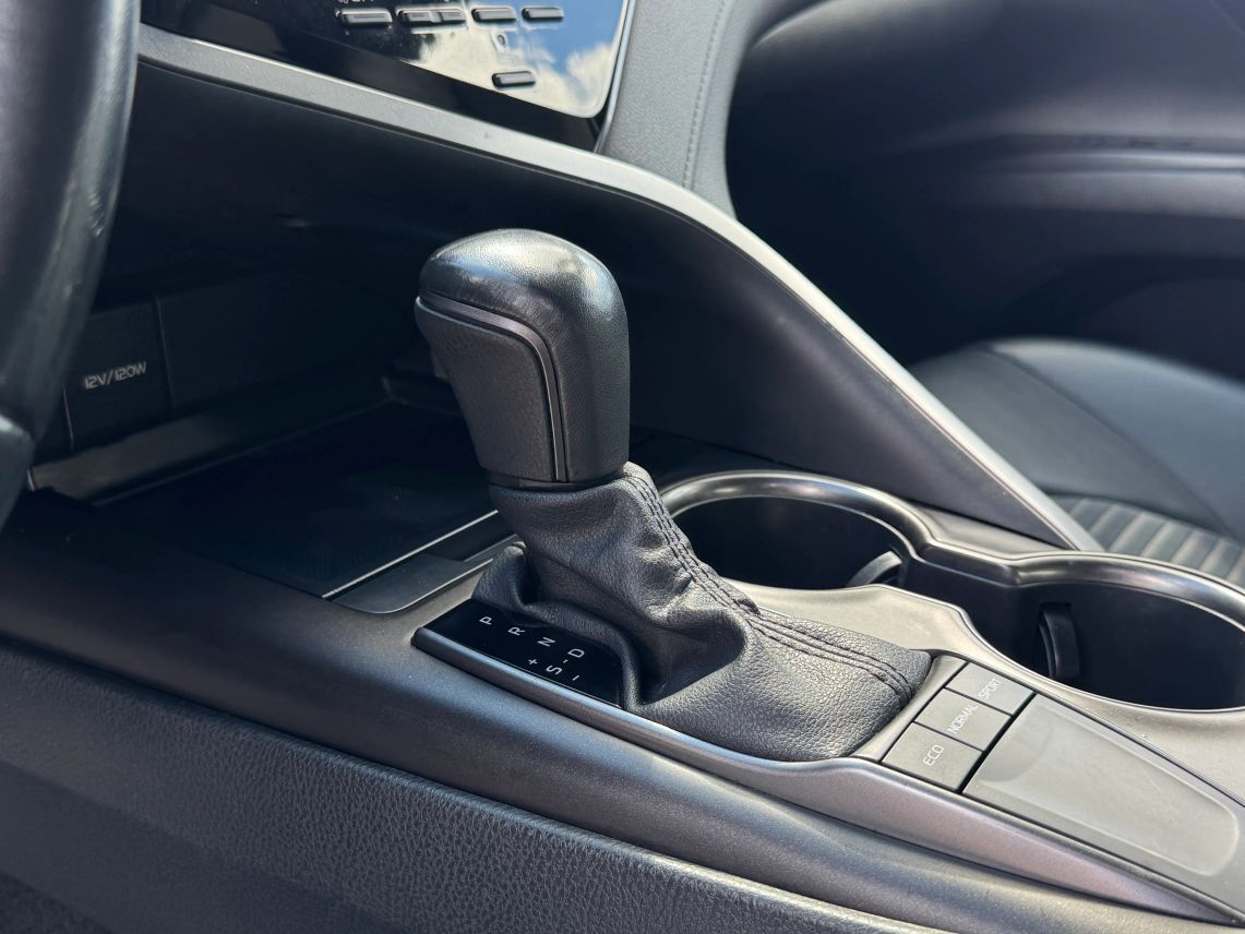 2022 Toyota Camry SE Sedan 4D