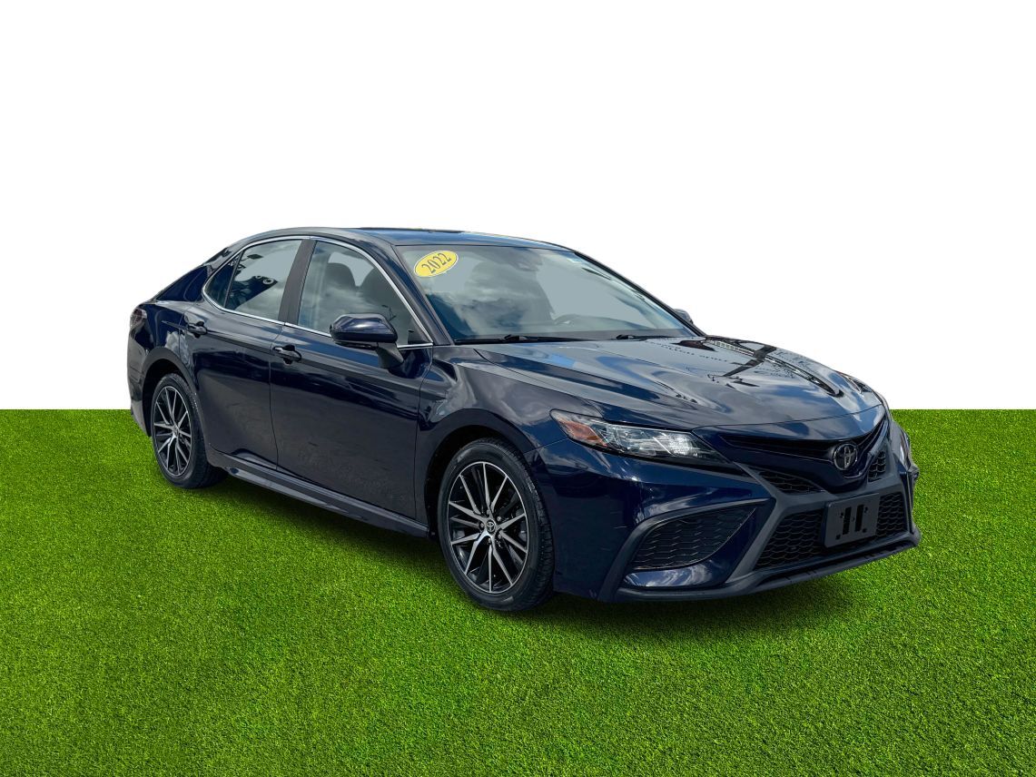 2022 Toyota Camry SE Sedan 4D