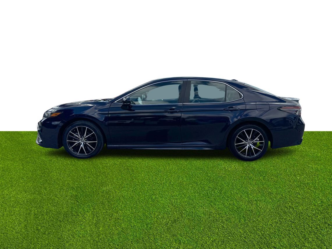 2022 Toyota Camry SE Sedan 4D