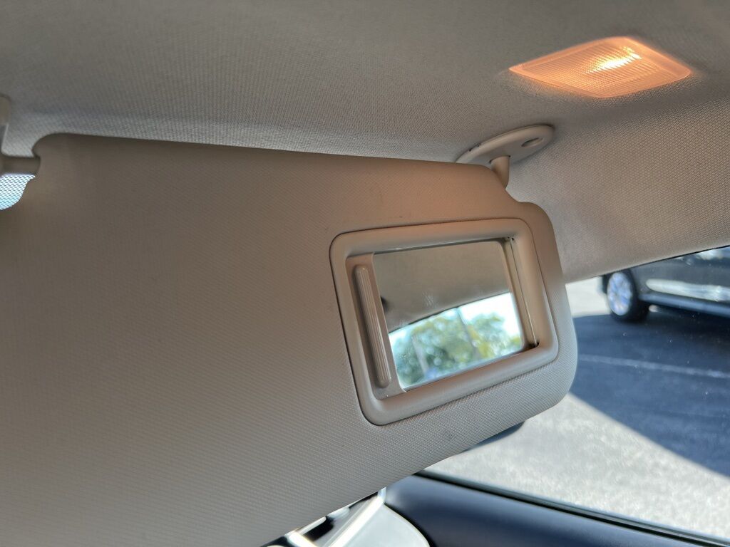 2022 Toyota Corolla LE photo 23