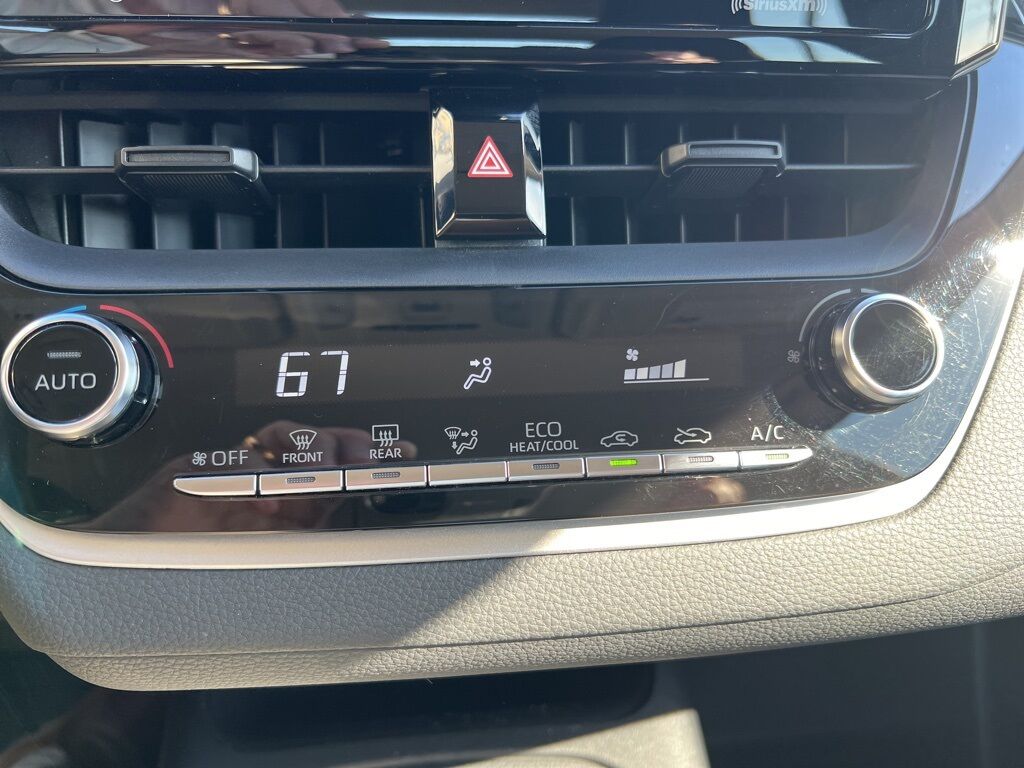 2022 Toyota Corolla LE photo 28