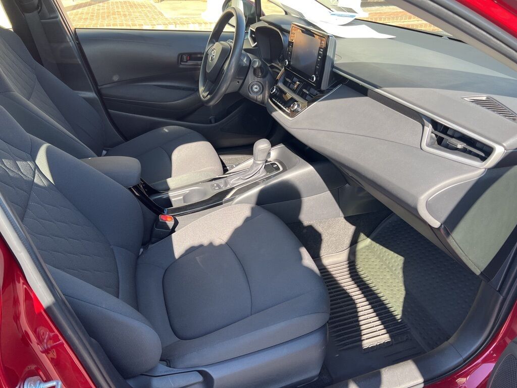 2022 Toyota Corolla LE photo 33