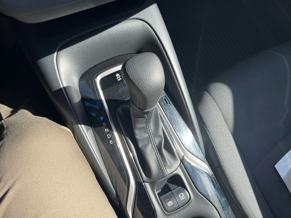 2022 Toyota Corolla LE photo 19