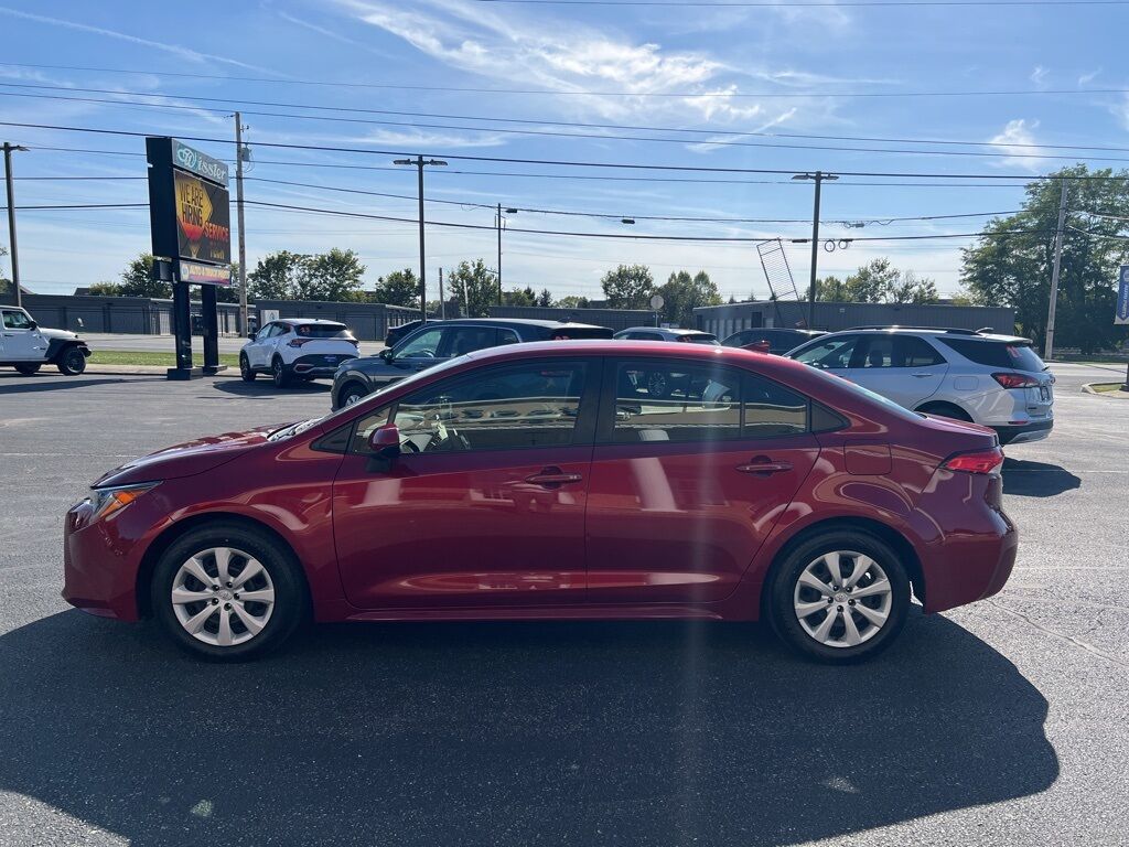 2022 Toyota Corolla LE photo 2