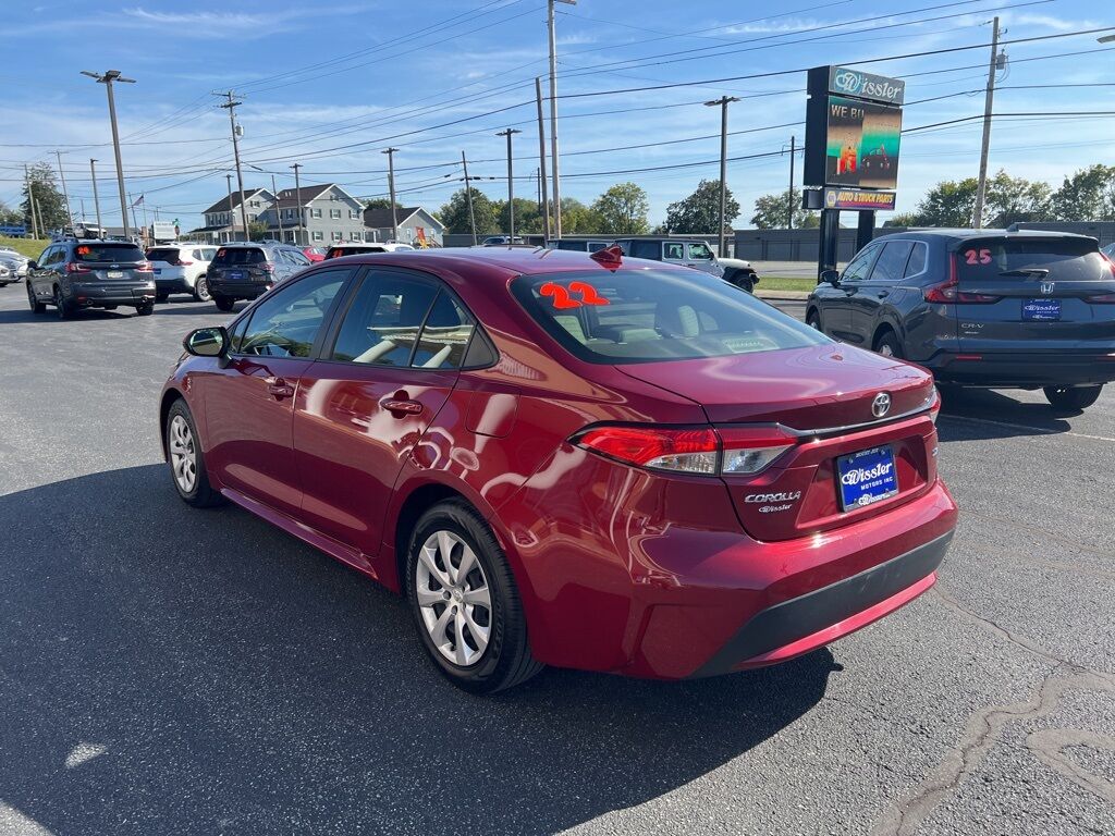 2022 Toyota Corolla LE photo 3