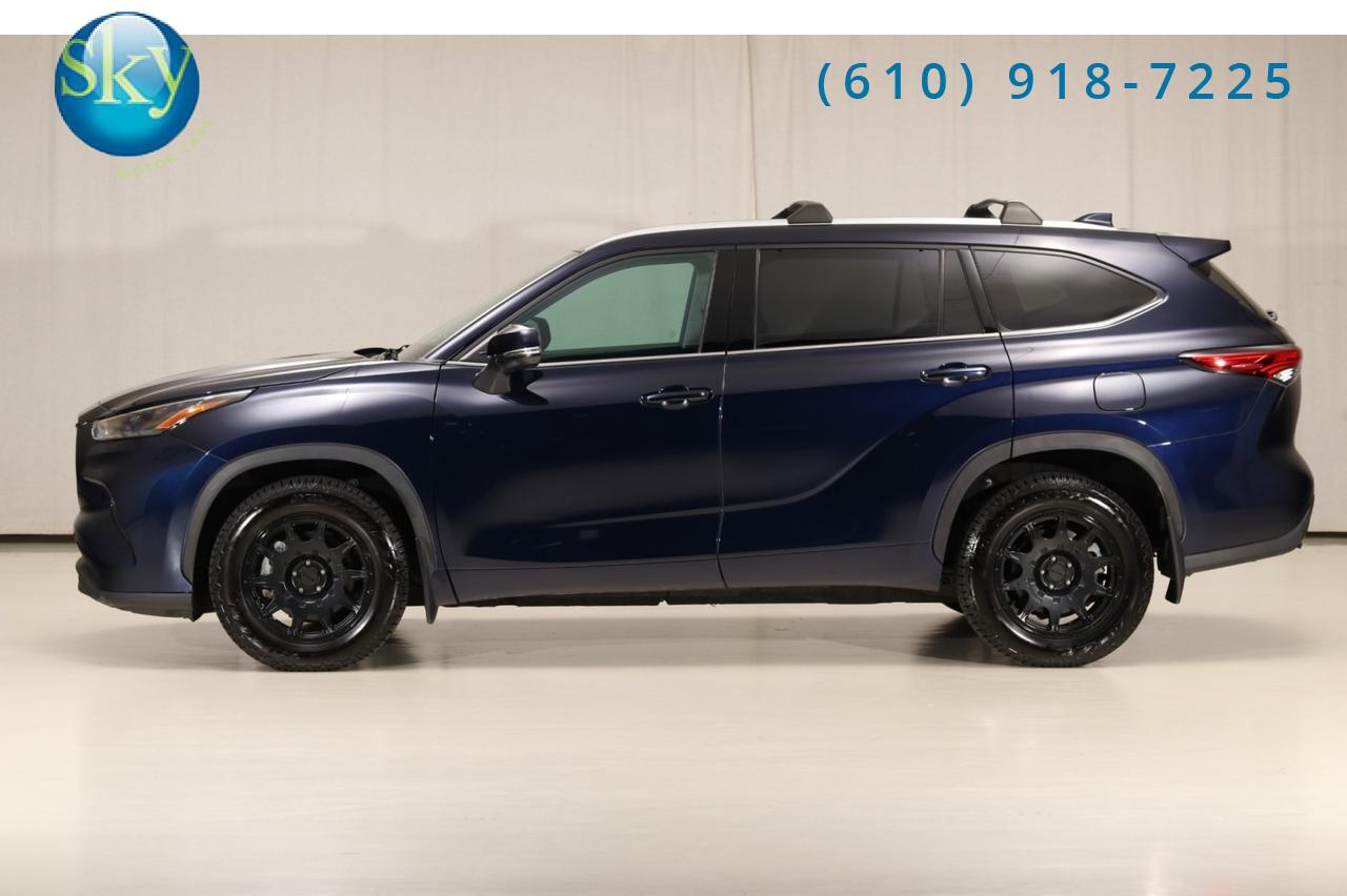 2022 Toyota Highlander AWD XLE 8-PASSENGER