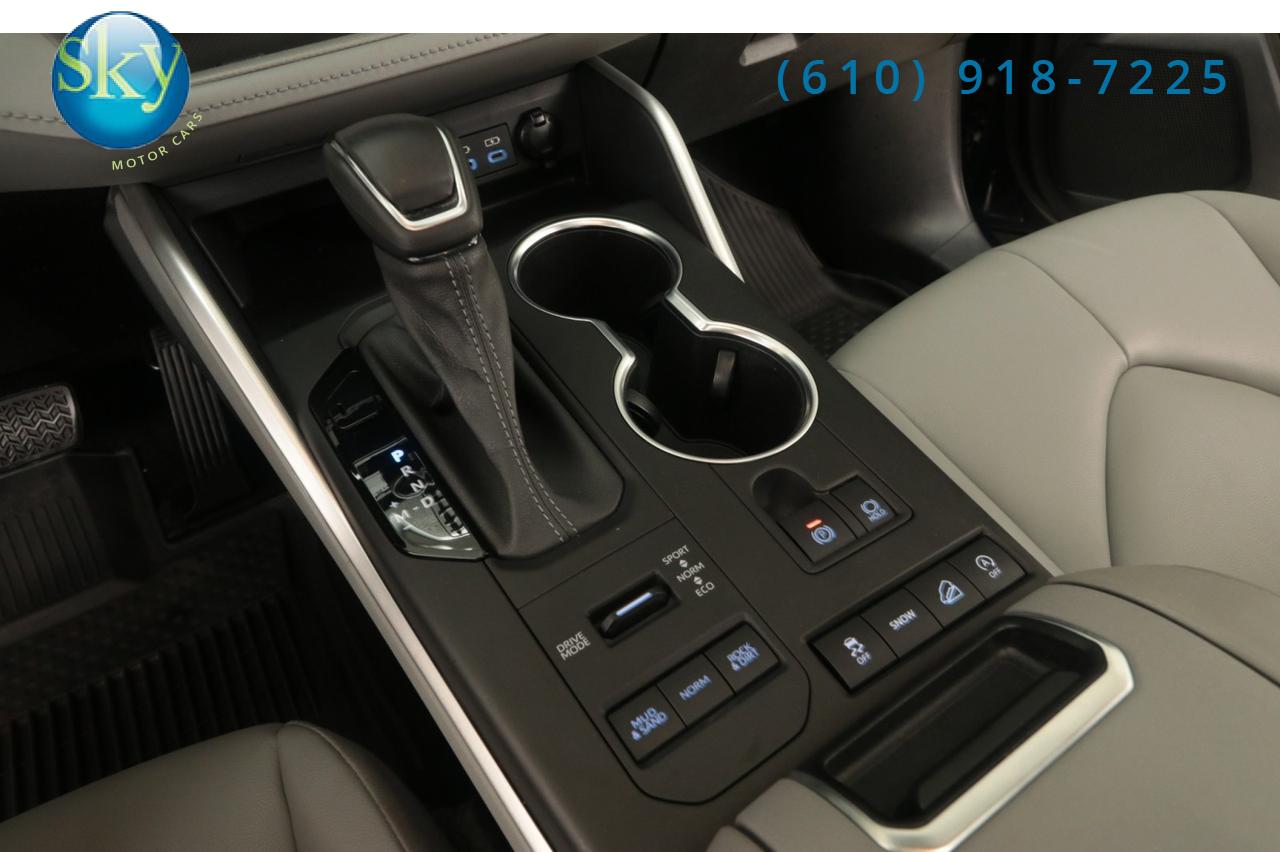 2022 Toyota Highlander AWD XLE 8-PASSENGER West Chester PA