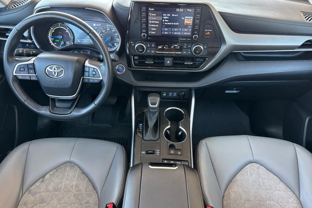 2022 Toyota Highlander Hybrid Bronze Edition