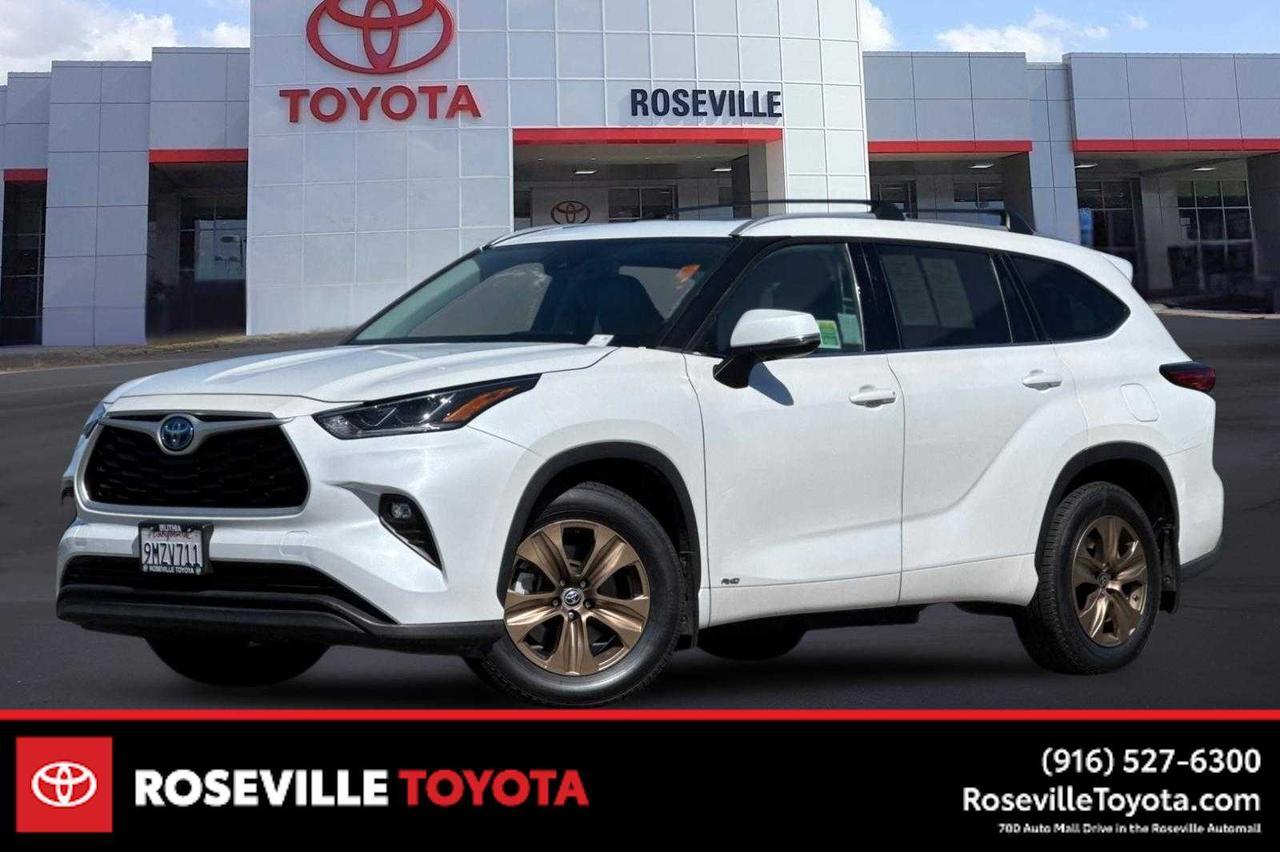 2022 Toyota Highlander Hybrid Bronze Edition