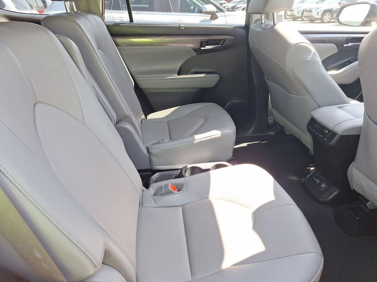 2022 Toyota Highlander Hybrid Limited Hurst TX