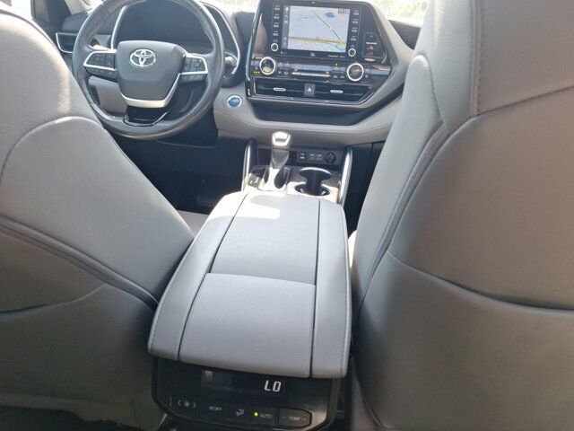 2022 Toyota Highlander Hybrid Limited Hurst TX